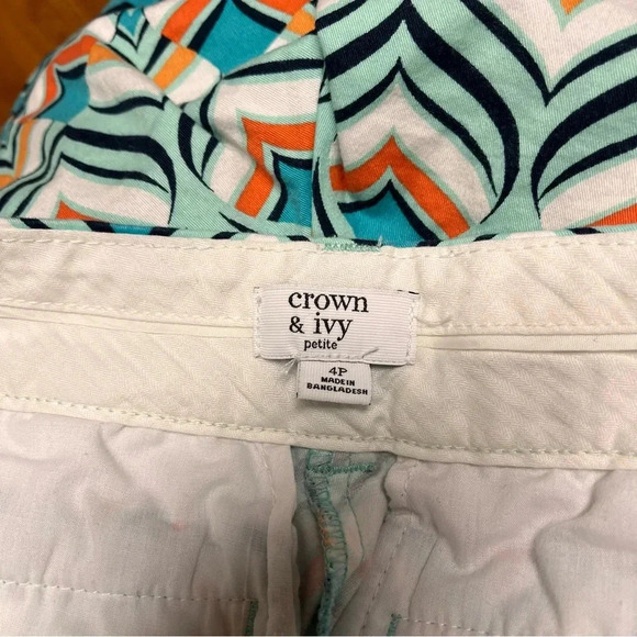 🌻Crown & Ivy Women’s Geometric Print Shorts - Size 4P - VGUC - Picture 6 of 9